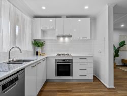 35 Parramatta Dr, Morphett Vale SA 5162, Australia