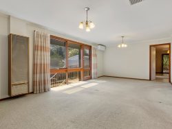 6 Paul Ct, Christie Downs SA 5164, Australia