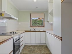 6 Paul Ct, Christie Downs SA 5164, Australia