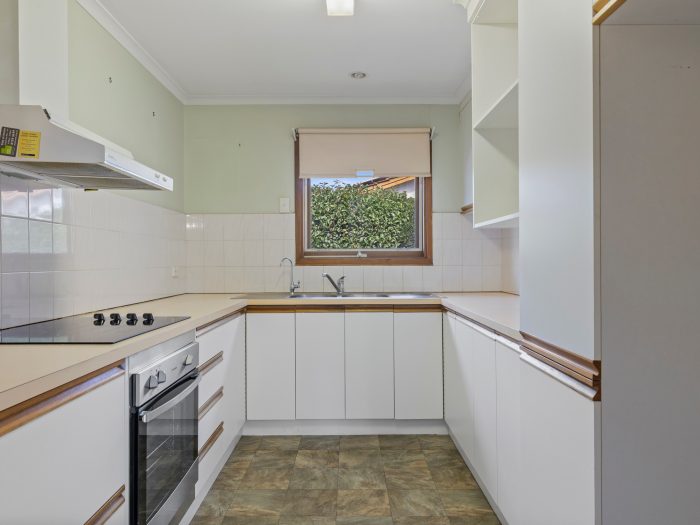 6 Paul Ct, Christie Downs SA 5164, Australia