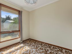 6 Paul Ct, Christie Downs SA 5164, Australia