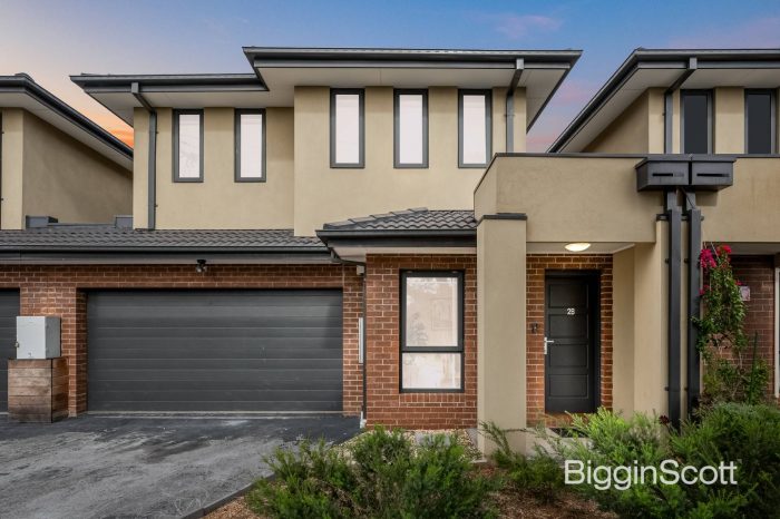 2B Falconer Rd, Boronia VIC 3155, Australia