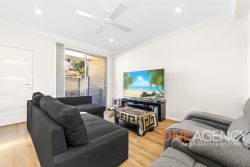 Unit 2/72 Railway St, Woy Woy NSW 2256, Australia