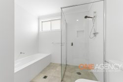 Unit 2/72 Railway St, Woy Woy NSW 2256, Australia