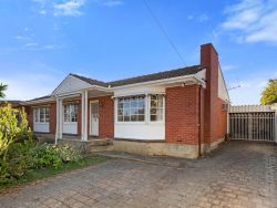 18 Seaview Rd, Morphett Vale SA 5162, Australia