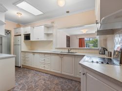 18 Seaview Rd, Morphett Vale SA 5162, Australia