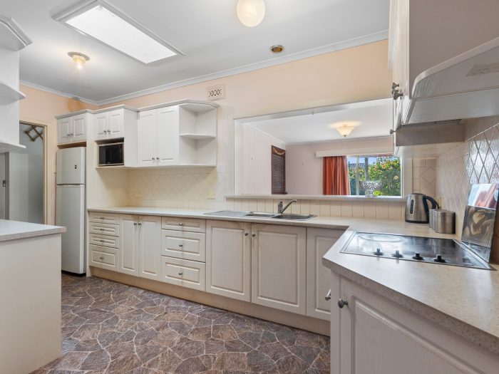 18 Seaview Rd, Morphett Vale SA 5162, Australia