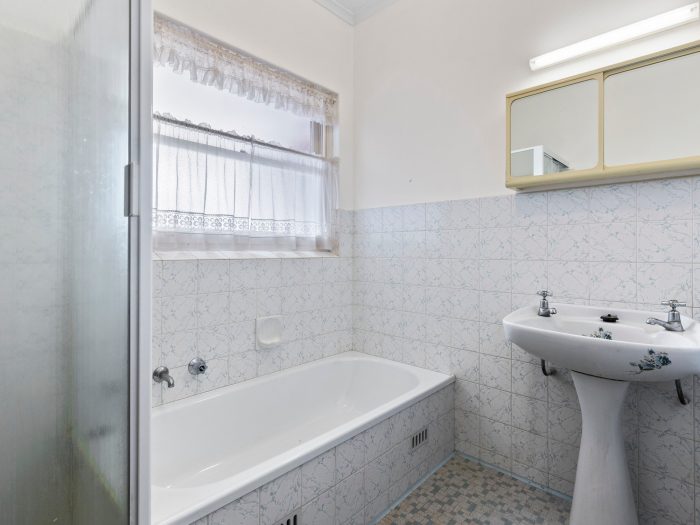 18 Seaview Rd, Morphett Vale SA 5162, Australia