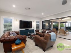 55 Tooze Cct, North Rothbury NSW 2335, Australia