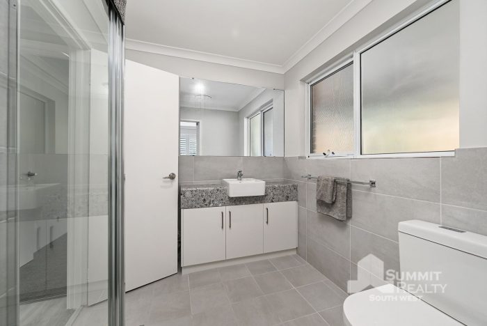 83 Travers Dr, Australind WA 6233, Australia