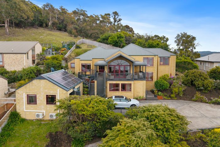 7 Pauldon Dr, Sandy Bay TAS 7005, Australia