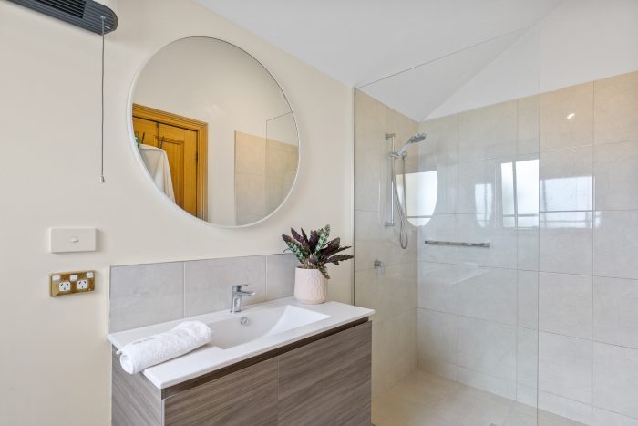 7 Pauldon Dr, Sandy Bay TAS 7005, Australia