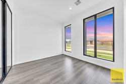 177 Whitecross Dr, Thornhill Park VIC 3335, Australia