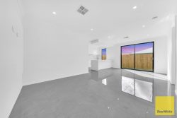 177 Whitecross Dr, Thornhill Park VIC 3335, Australia