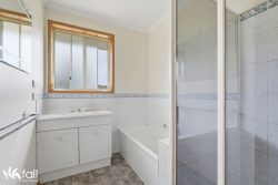 81 Willowbend Rd, Kingston TAS 7050, Australia