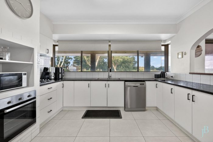 102 Runnymede Rd, Binningup WA 6233, Australia