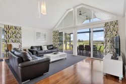 102 Runnymede Rd, Binningup WA 6233, Australia