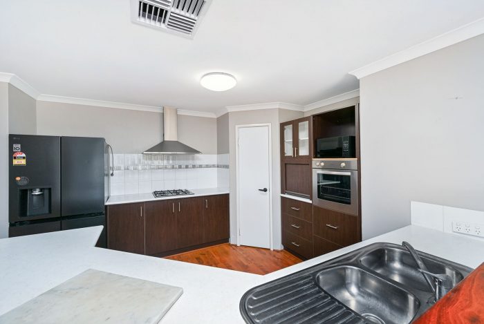 36 Avalon Rd, Australind WA 6233, Australia