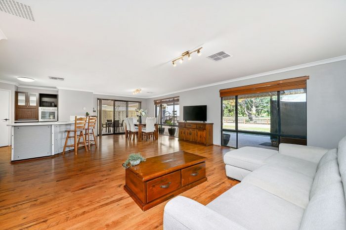 36 Avalon Rd, Australind WA 6233, Australia