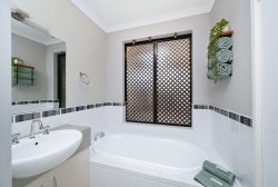 36 Avalon Rd, Australind WA 6233, Australia