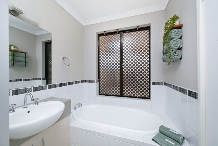36 Avalon Rd, Australind WA 6233, Australia
