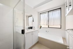 25B Arnott Ct, Kelmscott WA 6111, Australia