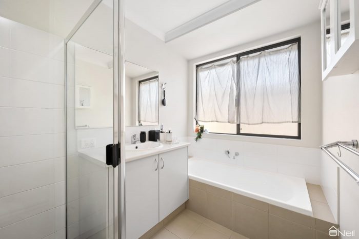 25B Arnott Ct, Kelmscott WA 6111, Australia