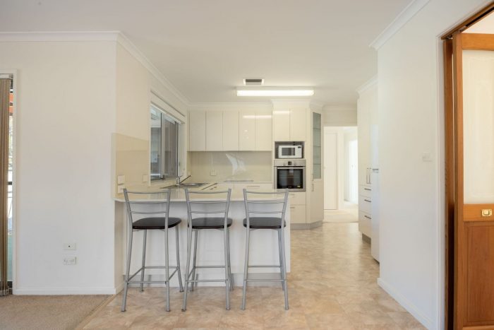 17 Bendora Ave, Crestwood NSW 2620, Australia