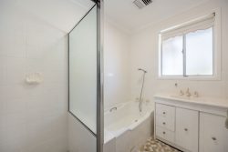 17 Bendora Ave, Crestwood NSW 2620, Australia