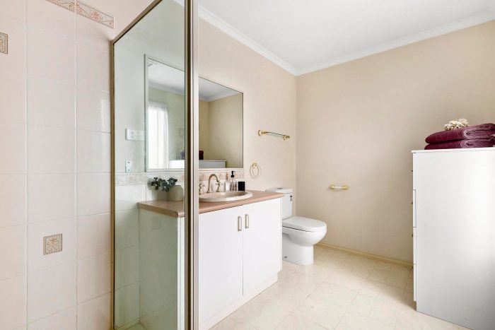 63 Bluebell Cres, Gowanbrae VIC 3043, Australia