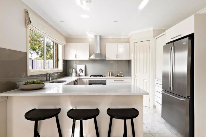 63 Bluebell Cres, Gowanbrae VIC 3043, Australia