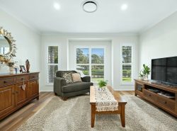 6 Canterbury Pl, Hampton QLD 4352, Australia