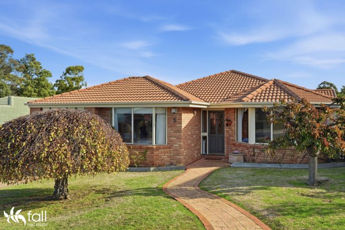 5 Cider Gum Dr, Blackmans Bay TAS 7052, Australia