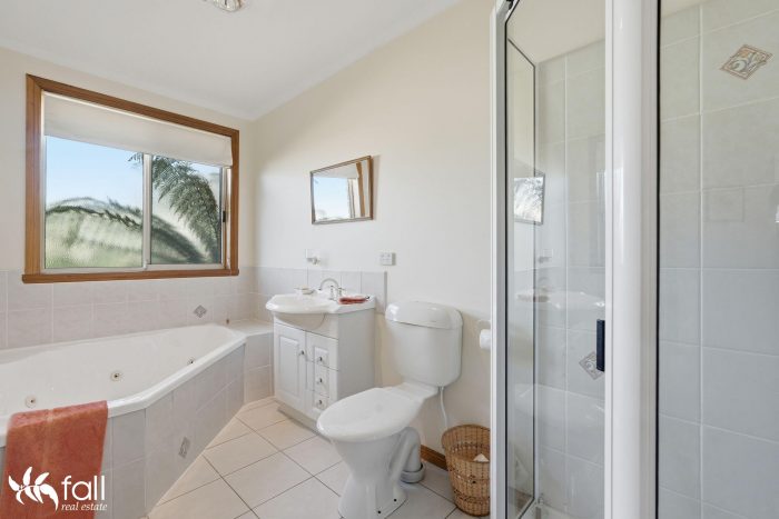 5 Cider Gum Dr, Blackmans Bay TAS 7052, Australia