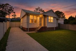 9 Coral Cres, Gateshead NSW 2290, Australia