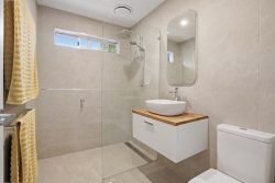 9 Coral Cres, Gateshead NSW 2290, Australia