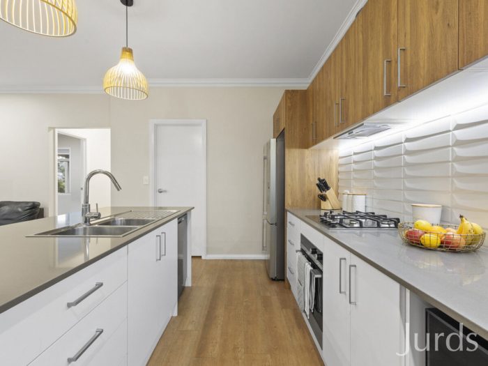 6 Bendeich Dr, North Rothbury NSW 2335, Australia