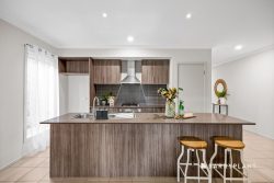 21 Cortona Grange, Mernda VIC 3754, Australia