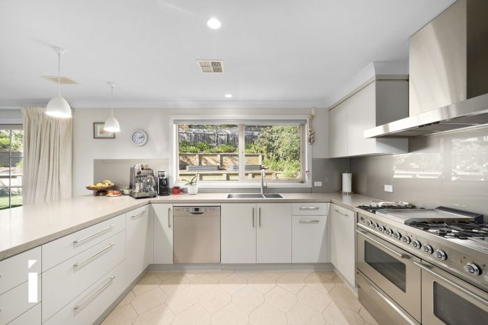 77 William Wilkins Cres, Isaacs ACT 2607, Australia