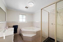 77 William Wilkins Cres, Isaacs ACT 2607, Australia