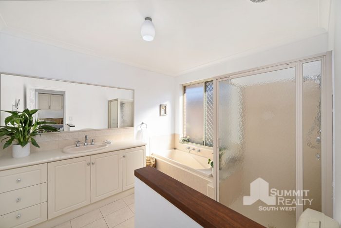 22 Kardil St, Dalyellup WA 6230, Australia
