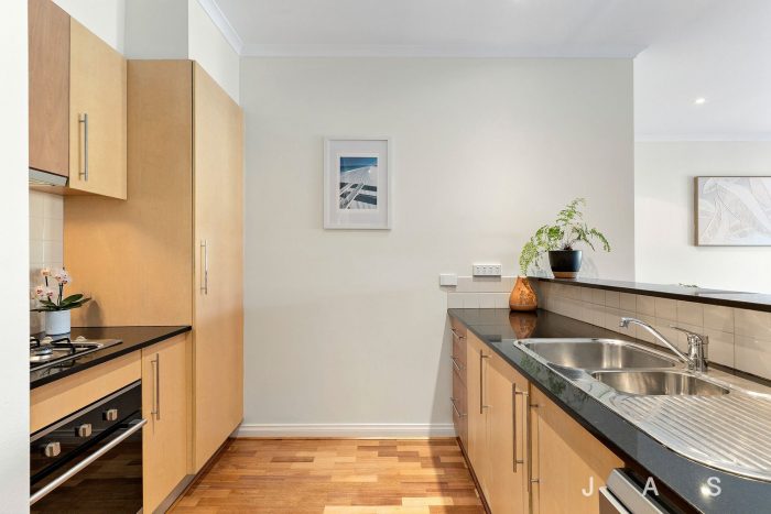 37 Kernot St, South Kingsville VIC 3015, Australia