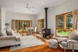 243 Knox Rd, Romsey VIC 3434, Australia