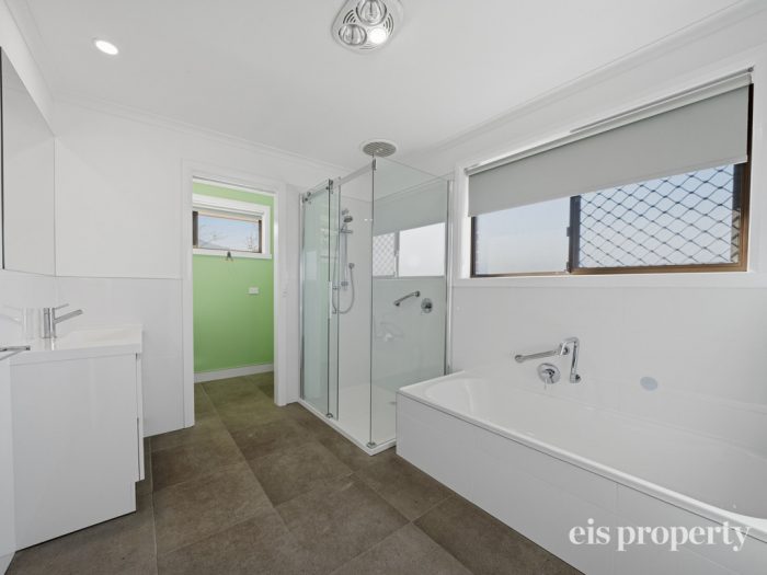 9 Lever Ct, Glenorchy TAS 7010, Australia