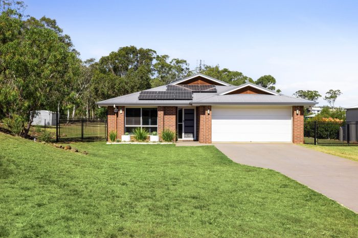 13 Lilly Ave, Cawdor QLD 4352, Australia