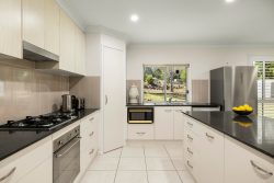 13 Lilly Ave, Cawdor QLD 4352, Australia
