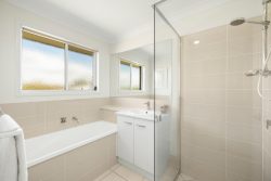13 Lilly Ave, Cawdor QLD 4352, Australia