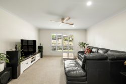 13 Lilly Ave, Cawdor QLD 4352, Australia