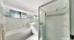 31 Lomandra St, Boyne Island QLD 4680, Australia