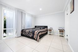5 Lytham Ct, Glenmore Park NSW 2745, Australia